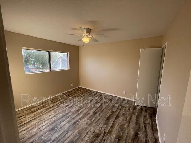 Building Photo - 537.5 W Crescent Dr