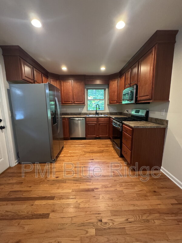 Building Photo - 46 Madison Heights Dr