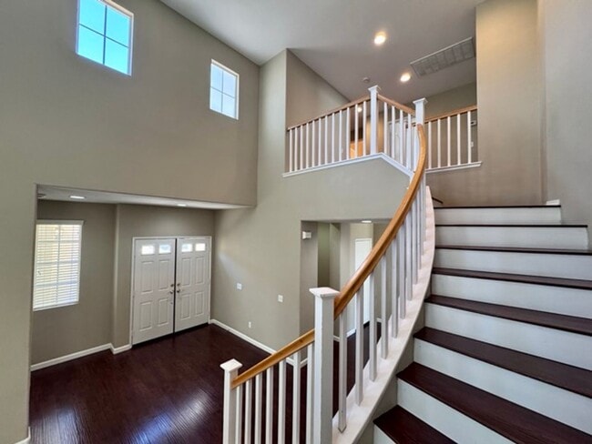 Building Photo - Beautiful Two Story 5 bedroom Home in the ...