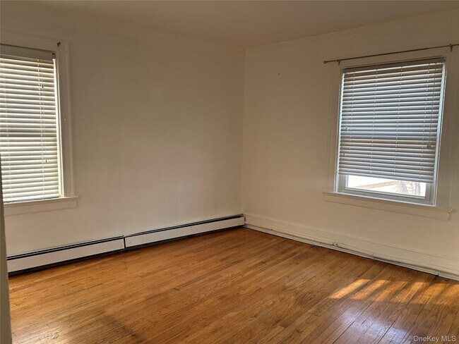 Building Photo - 126 Deer Park Ave