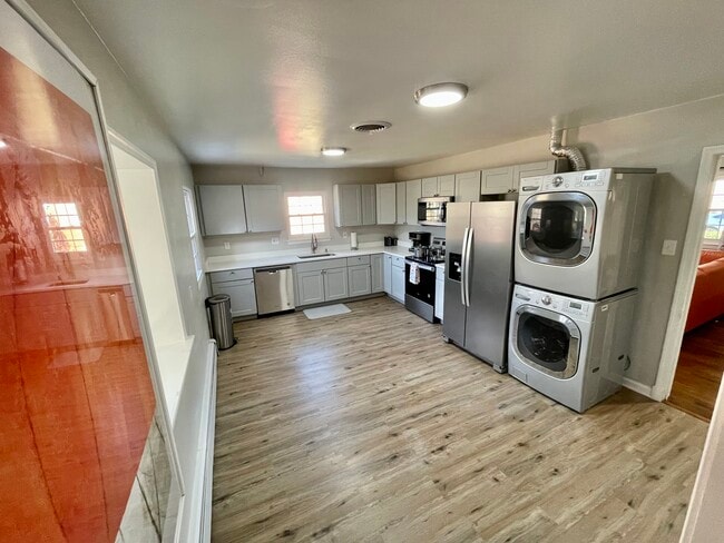 Building Photo - 7001 Coolridge Dr