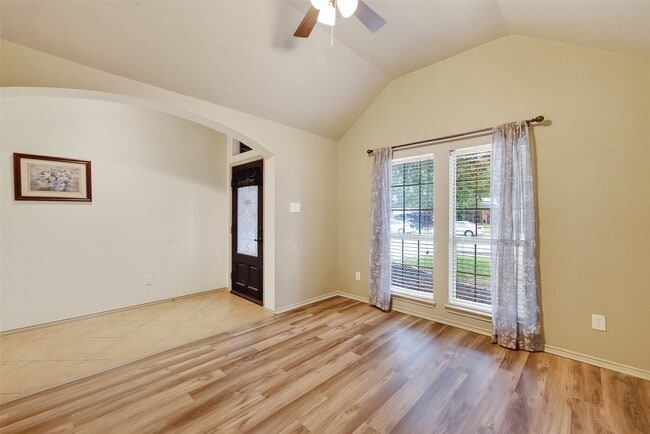 Building Photo - 2826 Lakecrest Forest Dr