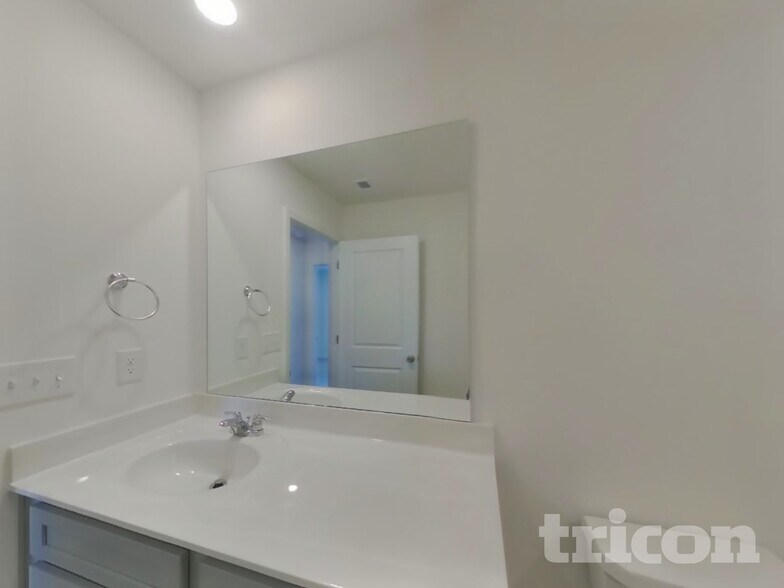 Building Photo - 1943 Logan Ln