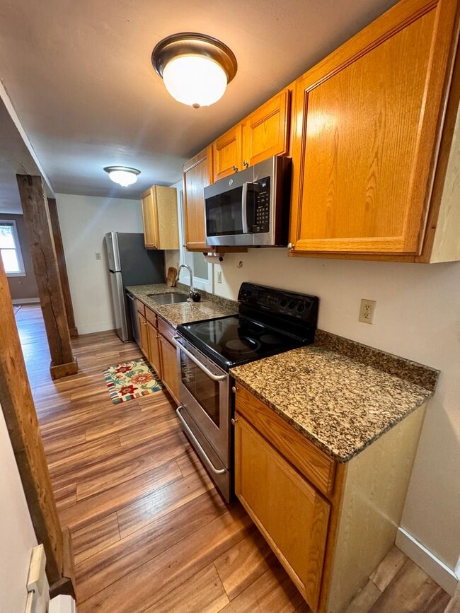 Building Photo - Spacious 3-Bedroom| Downtown Newnarket| Available NOW!