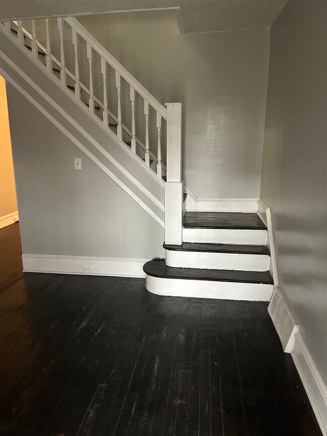 Building Photo - 1102 Morton Ave