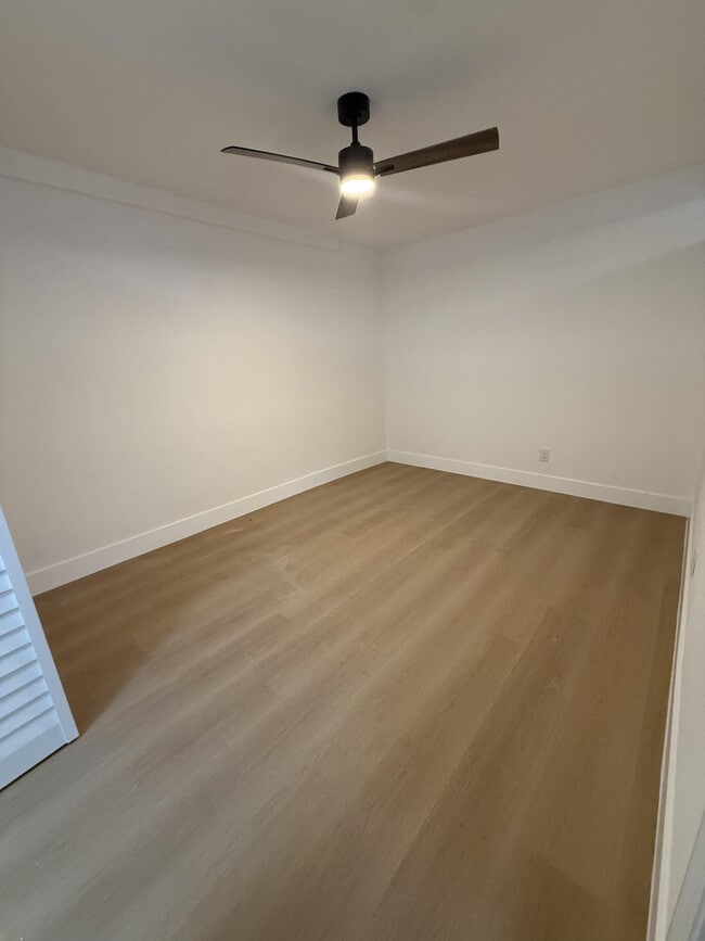 Building Photo - 726 S 11th St