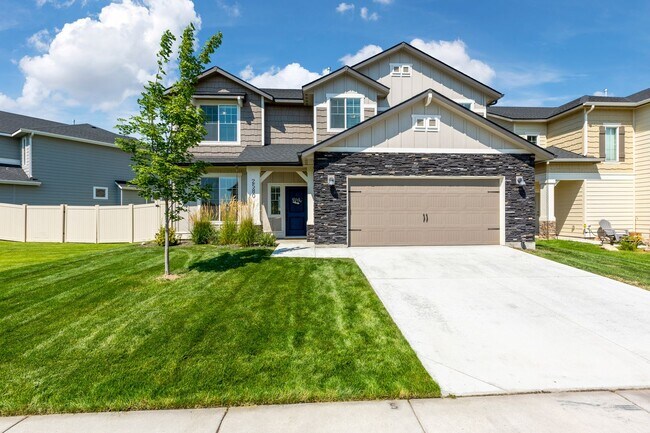 Building Photo - 2580 E Blackstone Dr
