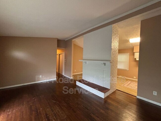 Building Photo - 4984 OH-122