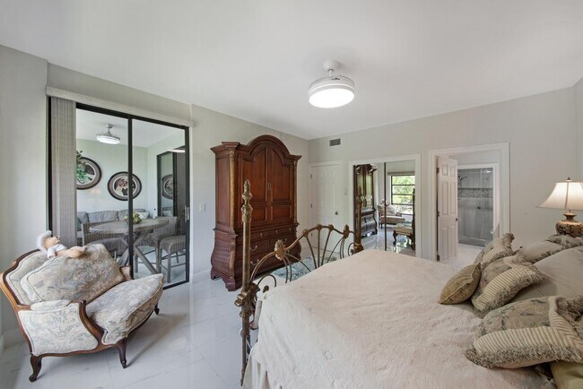 Building Photo - 6241 Pointe Regal Cir