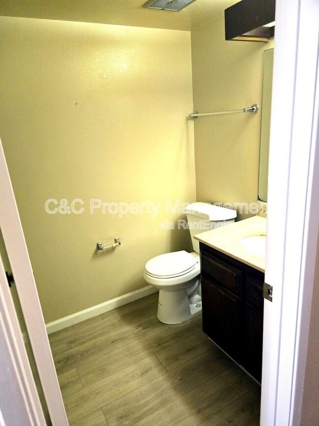 Building Photo - 3625 Larchmont Square Ln