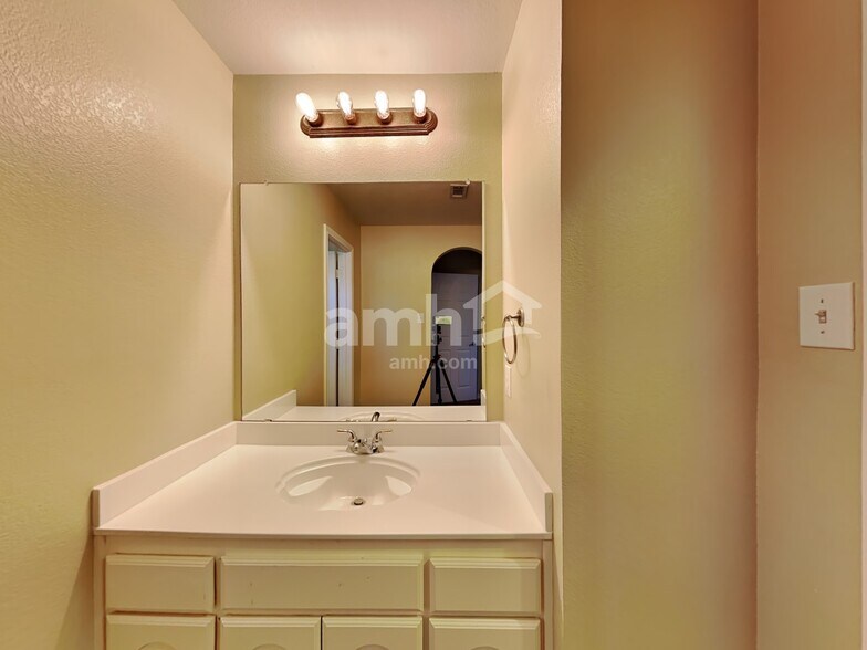 Building Photo - 1414 Monte Carlo Dr