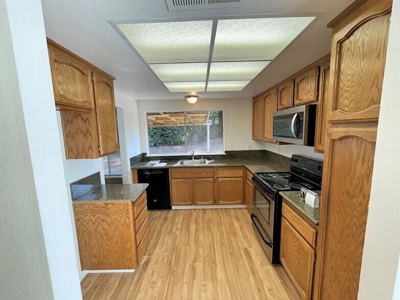 Building Photo - 4886 Birkdale Cir