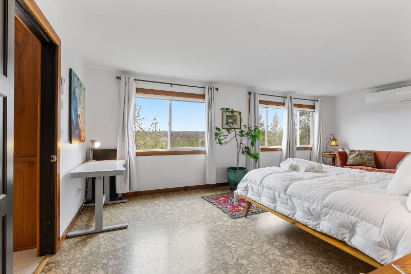 Building Photo - 504 S Coeur d'Alene St