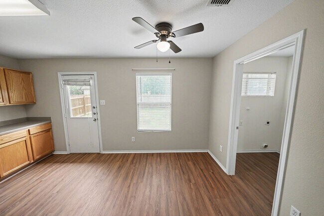 Building Photo - 11114 Hillsdale Loop