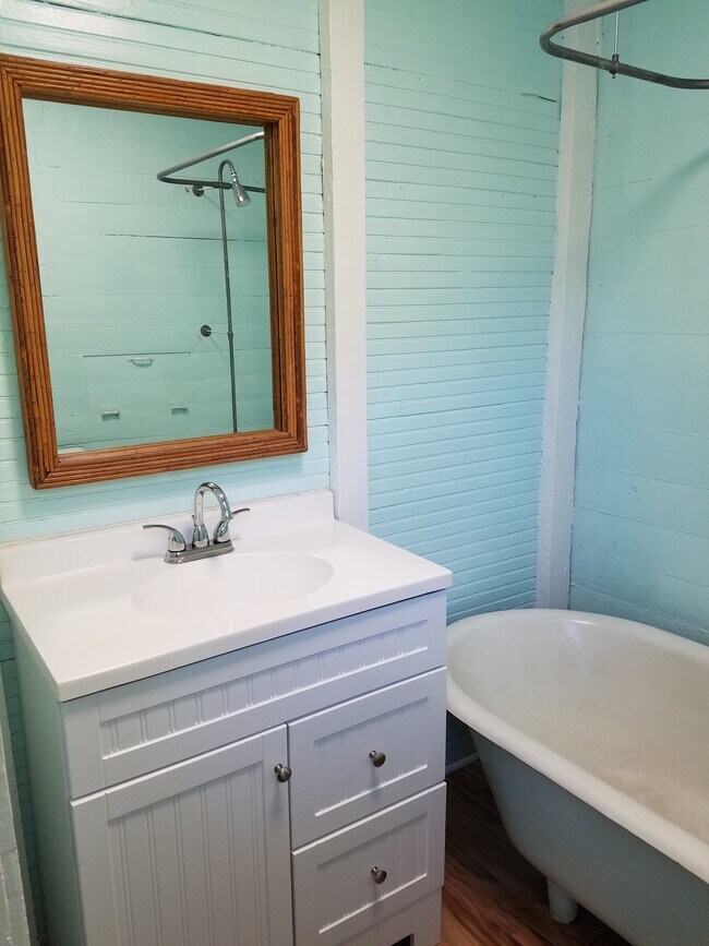 Bath - 104 N Olive St