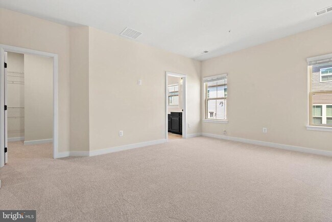 Building Photo - 6056 Murray Terrace