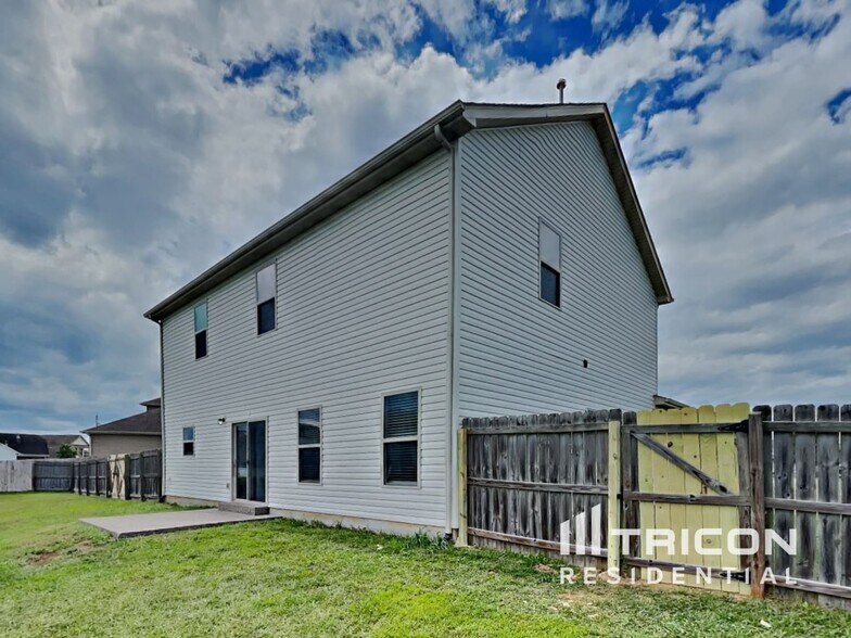 Building Photo - 1092 Campbell Ave