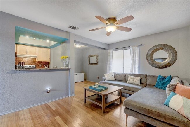 Primary Photo - 3627 Menchaca Rd