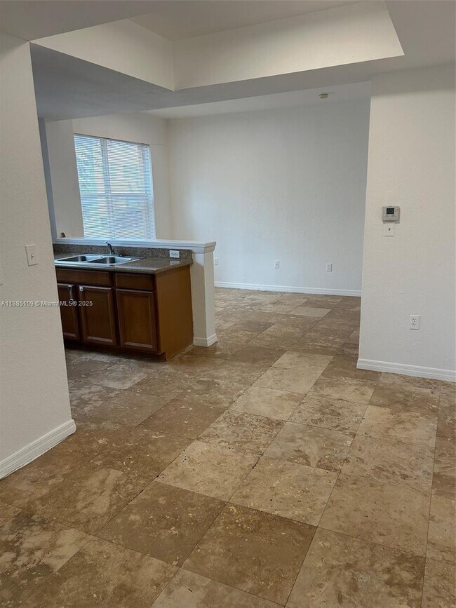 Primary Photo - 953 SW 10th St