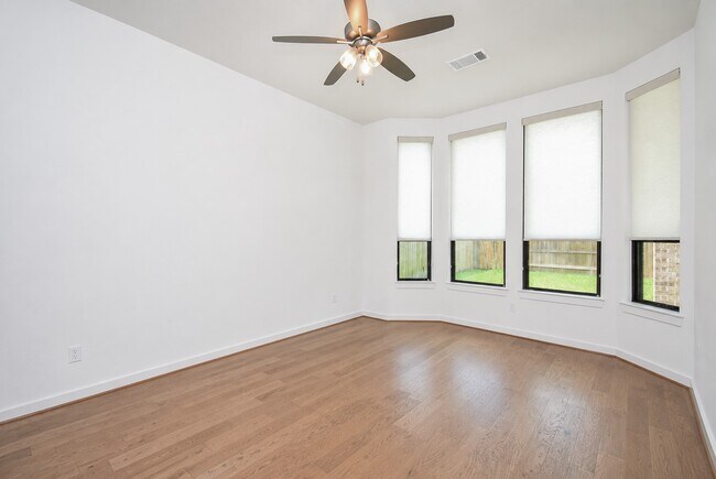 Building Photo - 518 Bedias Creek Dr