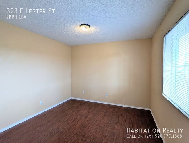 Building Photo - 2Bed/1Bath University Area, Triplex at Sug...