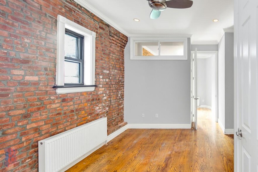 Building Photo - 345 E 5th St