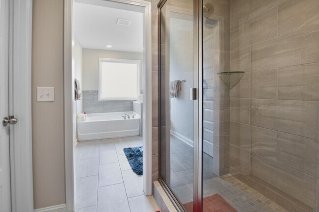 Building Photo - Pet Friendly Four Bedroom!