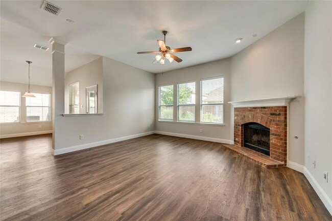 Building Photo - 10733 Vista Heights Blvd