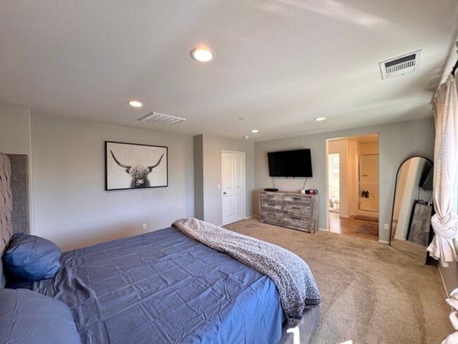 Building Photo - Stunning 4 Bedroom Cul-De-Sac Home with Loft located in Winchester!