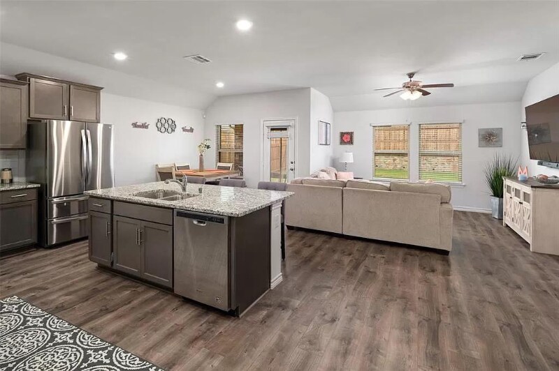 Building Photo - 604 Saddle Club Way