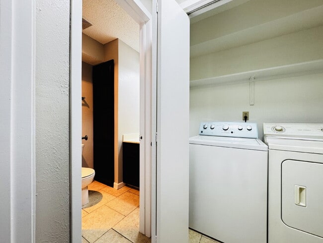 Building Photo - 2 bed, 2 bath, 2 Car Garage, 1-story