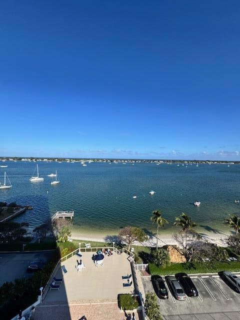 Building Photo - 5600 N Flagler Dr