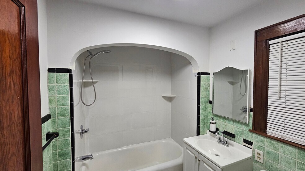 Building Photo - 415 Lincoln Ave