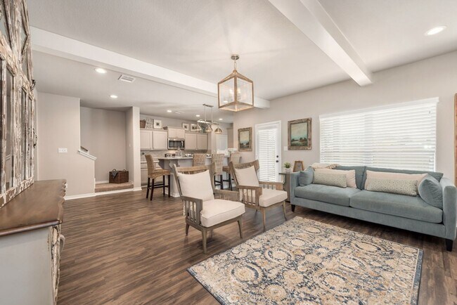 Building Photo - Well Appointed Townhomes with Fenced Backy...