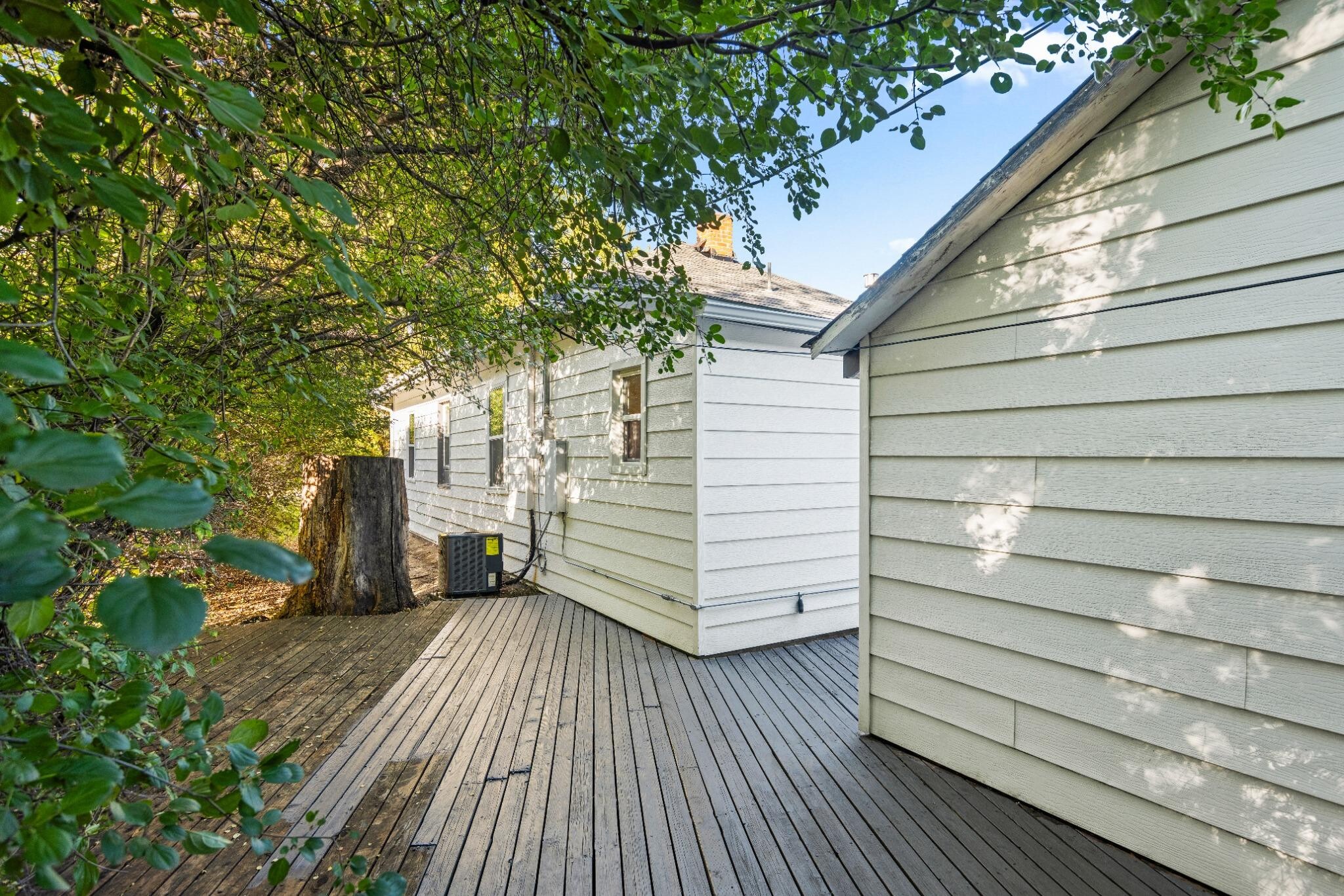 Building Photo - 402 Burlington Ave