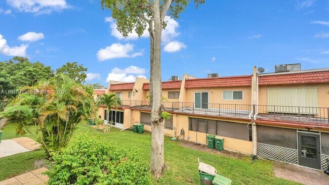 Building Photo - 6 Spinning Wheel Ln