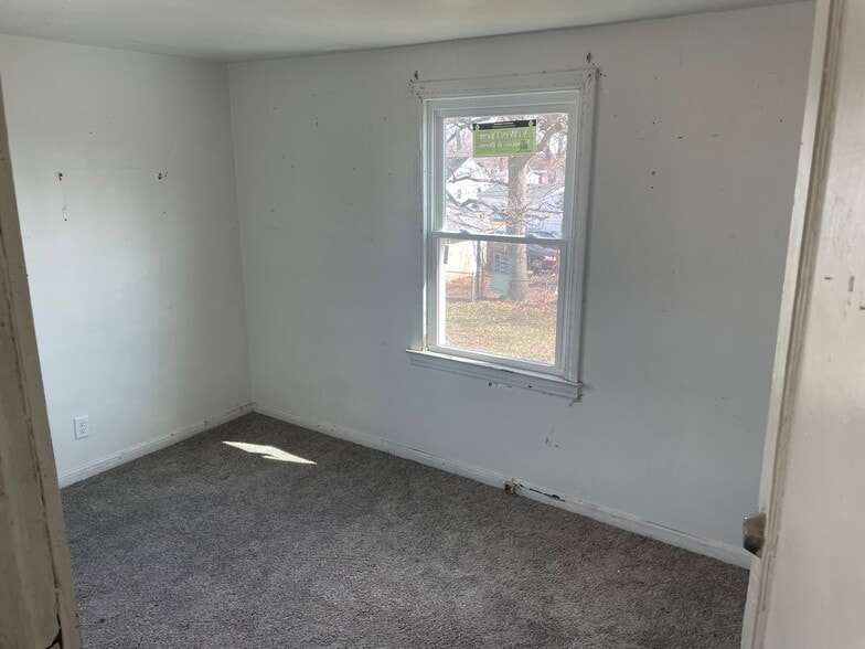 Building Photo - 400 E Parkland Ave