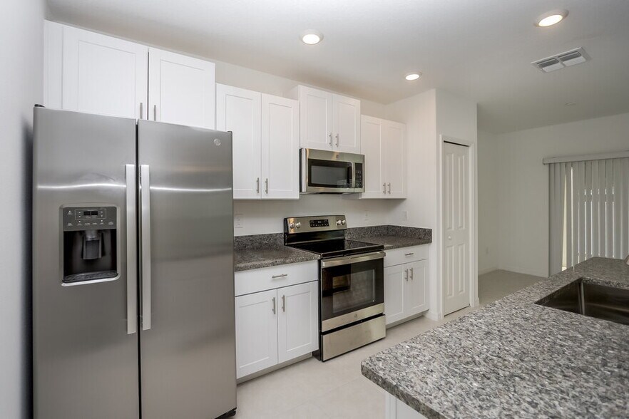 Building Photo - 7336 Spring Snowflake Ave