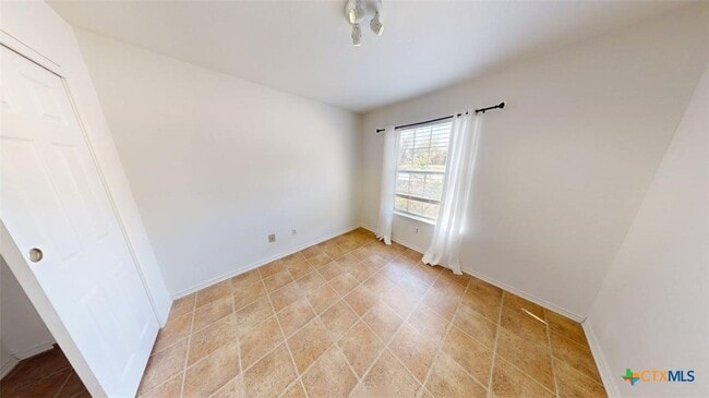 Building Photo - 411 Tomahawk Dr