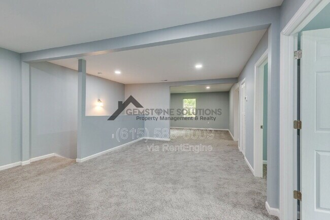 Building Photo - 2930 Primrose Cir