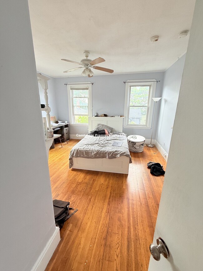 Building Photo - 54 Pleasant St