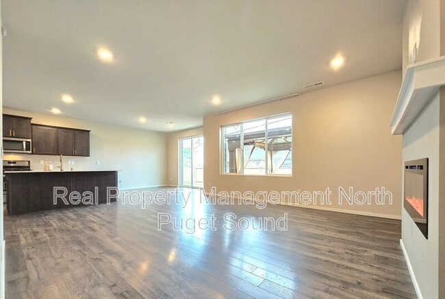 Building Photo - 9814 Hawkins Ave