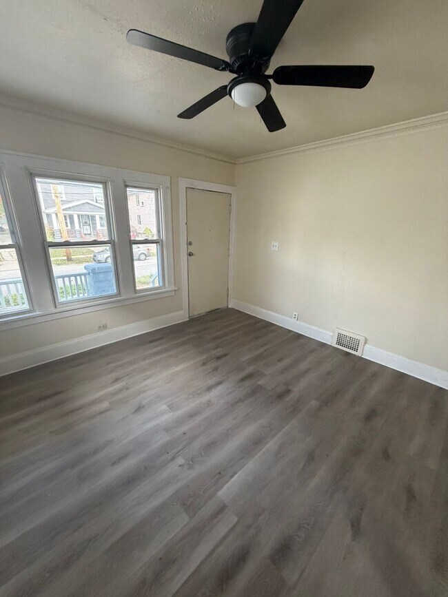 Building Photo - 12706 Parkhill Ave