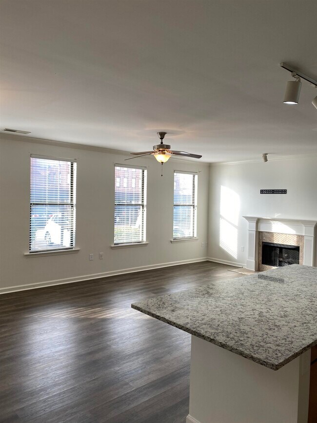 Building Photo - 730 Litty Ct
