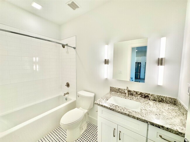 Building Photo - 2102 Mechanic St