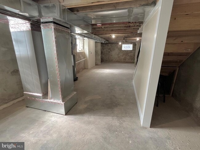 Building Photo - 633 S 57th St