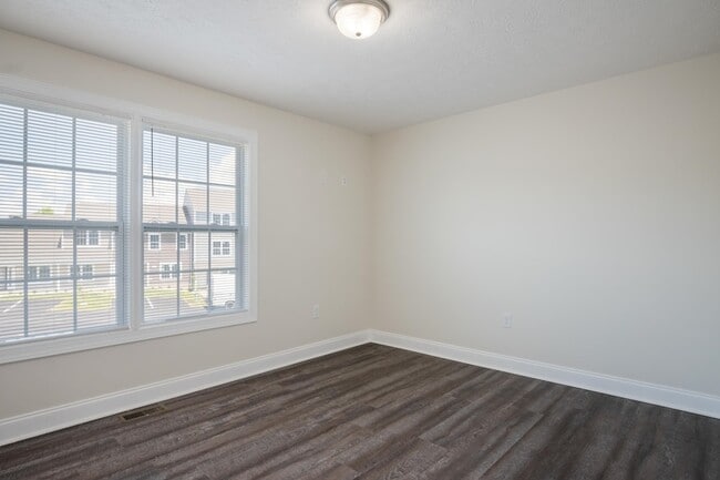 Building Photo - 435 Skylar Dr
