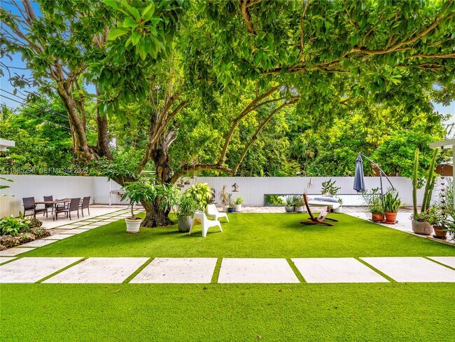 Building Photo - 1617 NE 157th Ter