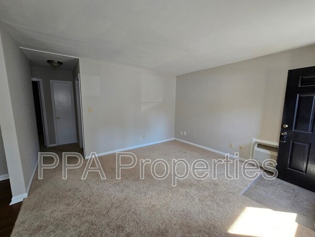 Building Photo - 2231 Summit St