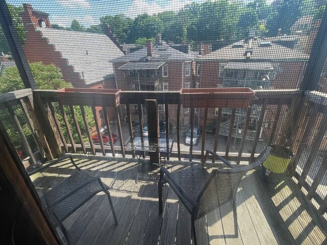 Building Photo - 9/1 No Fee! Sunny 2BR w/private balcony, h...